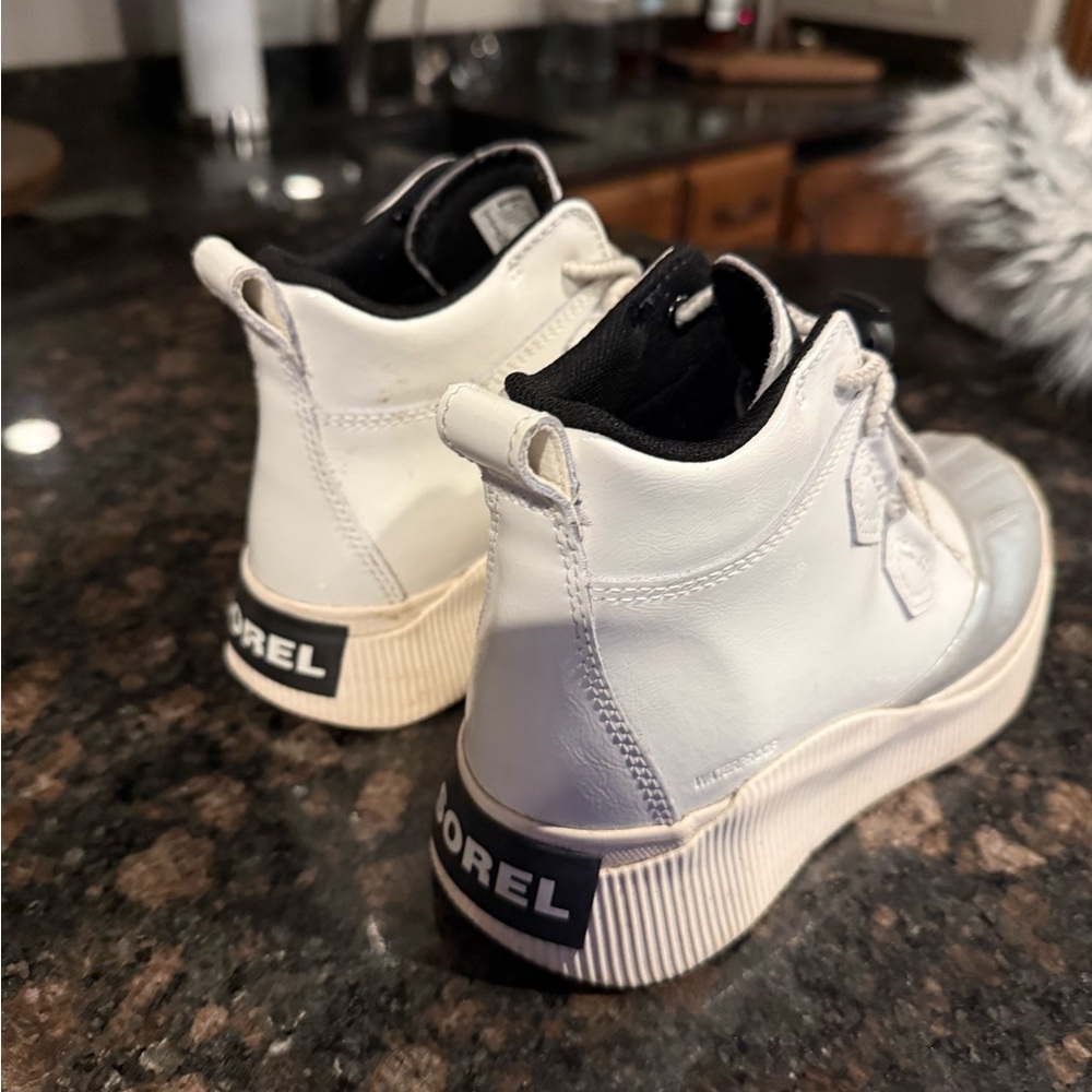 Sorel Kids White High-Top Boots